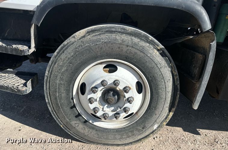 image for item DT7176 2001 GMC T8500 paint striper truck