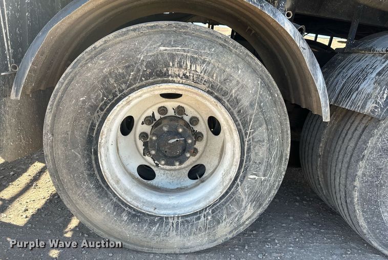 image for item DT7176 2001 GMC T8500 paint striper truck