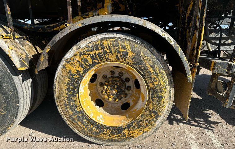 image for item DT7176 2001 GMC T8500 paint striper truck