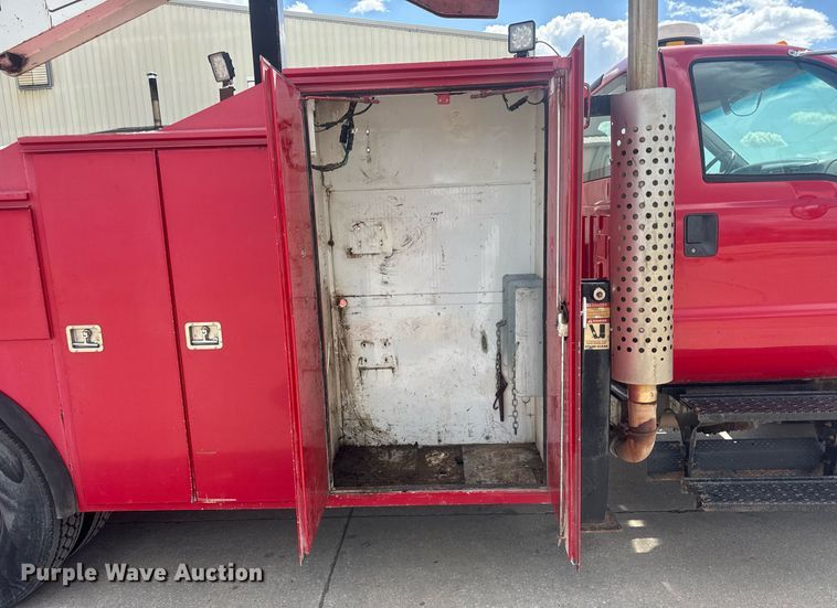 image for item DU3449 2008 Ford F750 Super Duty XLT utility / service truck