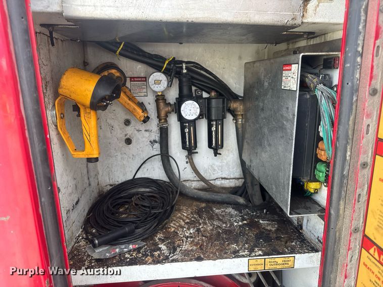 image for item DU3449 2008 Ford F750 Super Duty XLT utility / service truck