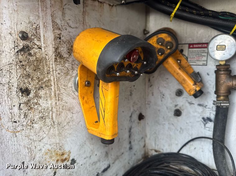 image for item DU3449 2008 Ford F750 Super Duty XLT utility / service truck