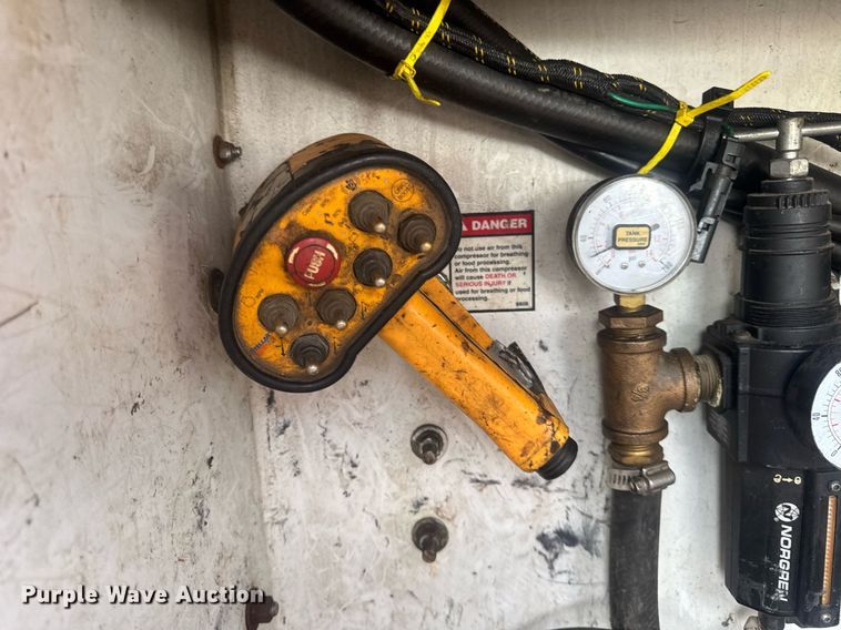 image for item DU3449 2008 Ford F750 Super Duty XLT utility / service truck