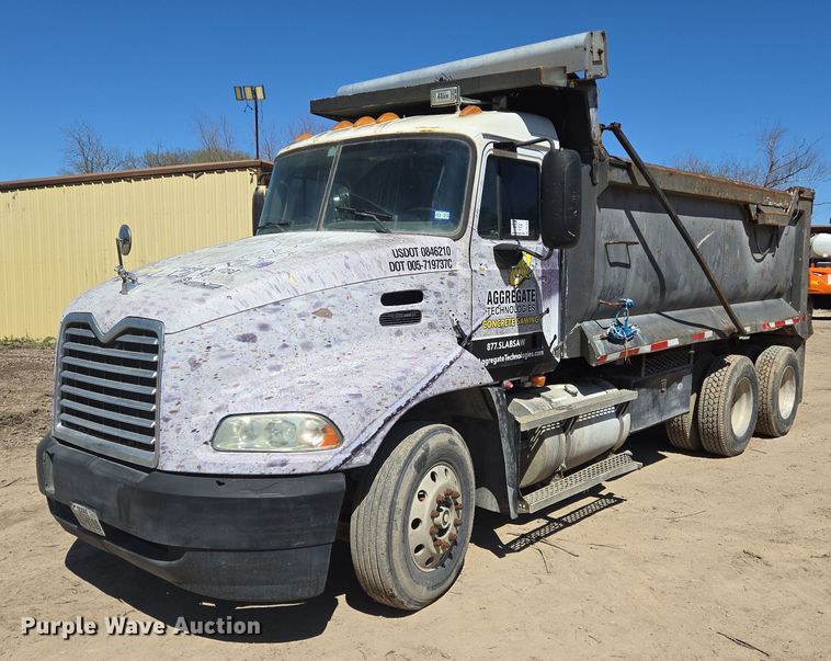 image for item DV1328 2001 Mack CX613 dump truck