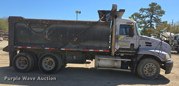 image for item DV1328 2001 Mack CX613 dump truck