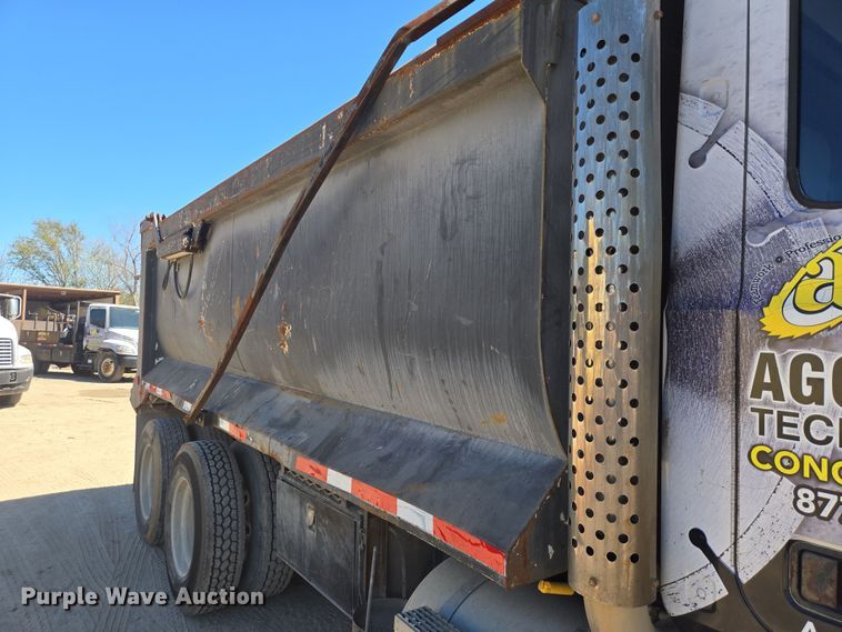 image for item DV1328 2001 Mack CX613 dump truck