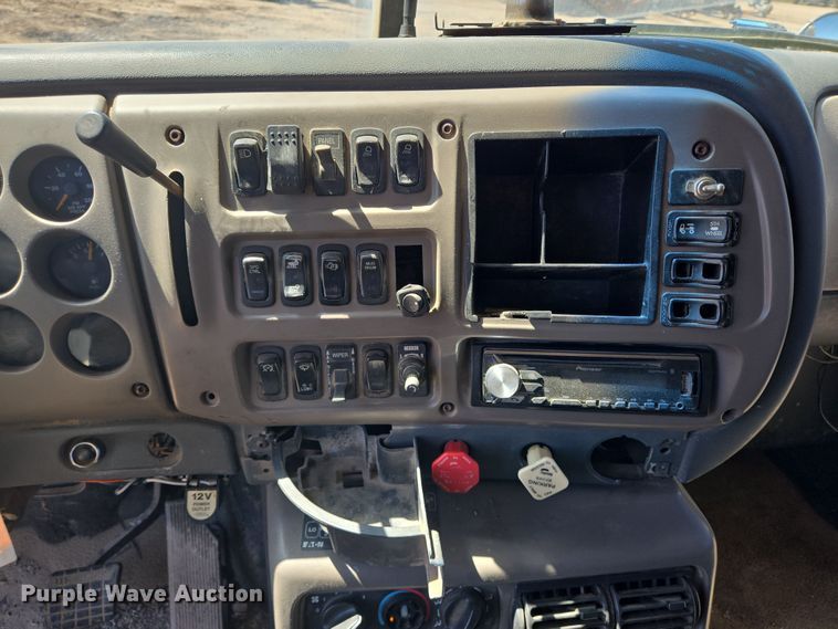 image for item DV1328 2001 Mack CX613 dump truck