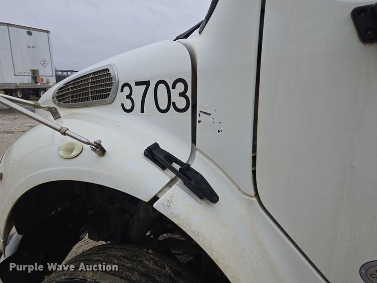 image for item DV1829 2011 Freightliner M2 water truck
