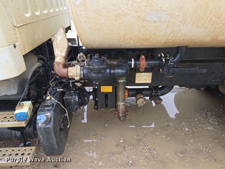 image for item DV1829 2011 Freightliner M2 water truck