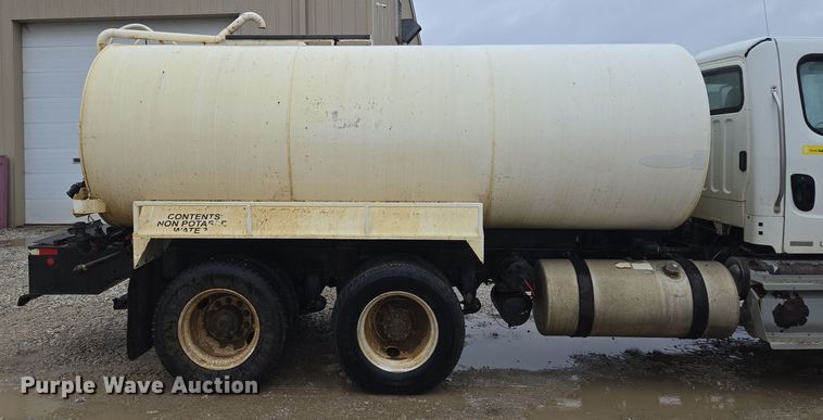 image for item DV1829 2011 Freightliner M2 water truck