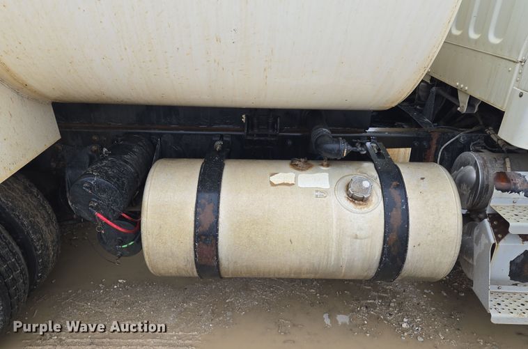 image for item DV1829 2011 Freightliner M2 water truck