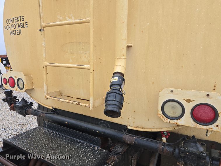 image for item DV1829 2011 Freightliner M2 water truck