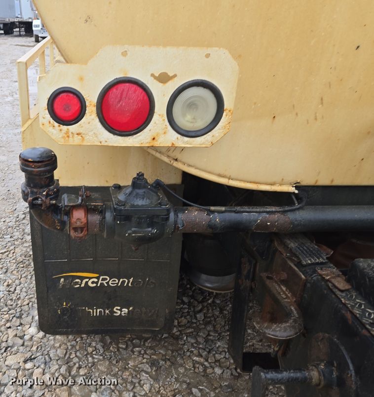 image for item DV1829 2011 Freightliner M2 water truck