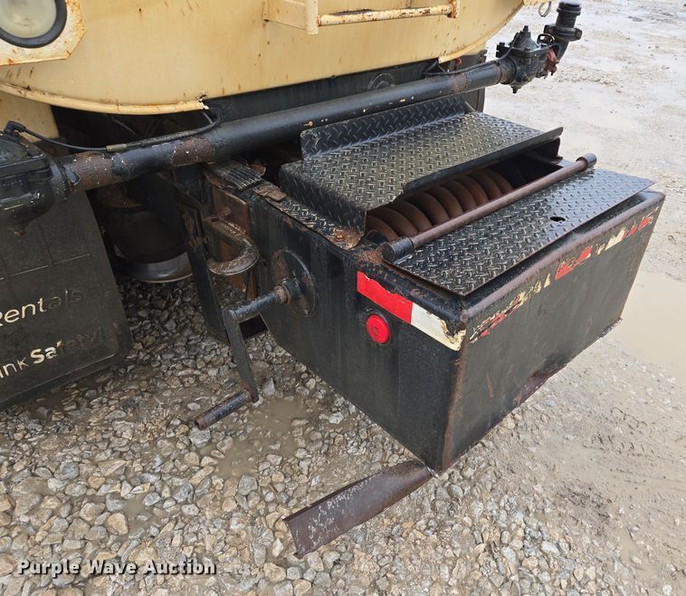 image for item DV1829 2011 Freightliner M2 water truck