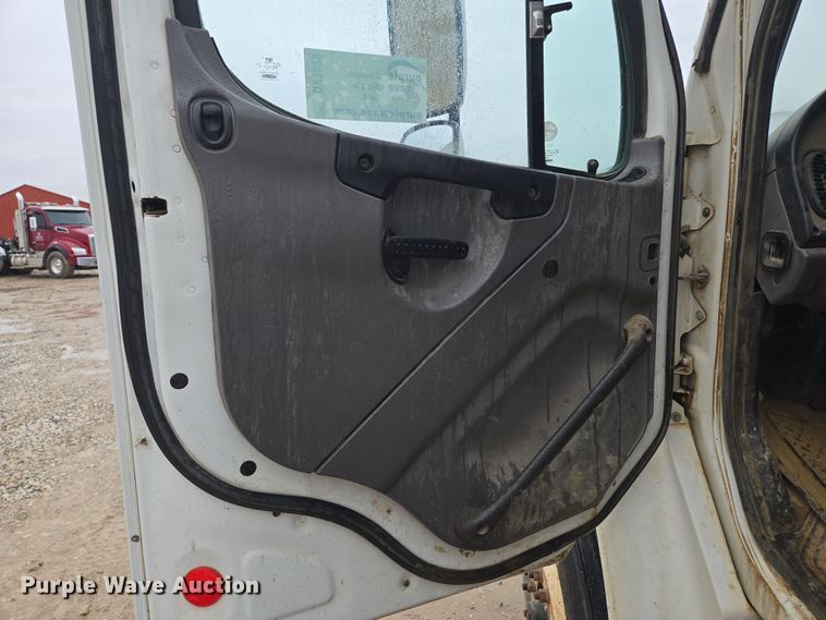 image for item DV1829 2011 Freightliner M2 water truck