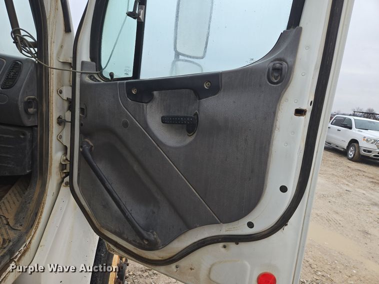 image for item DV1829 2011 Freightliner M2 water truck
