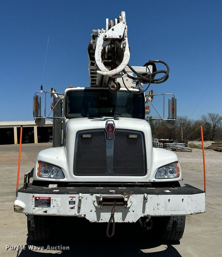 image for item DV1926 2012 Kenworth digger derrick truck