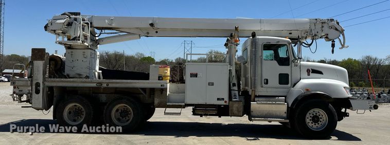 image for item DV1926 2012 Kenworth digger derrick truck