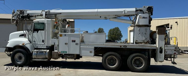 image for item DV1926 2012 Kenworth digger derrick truck