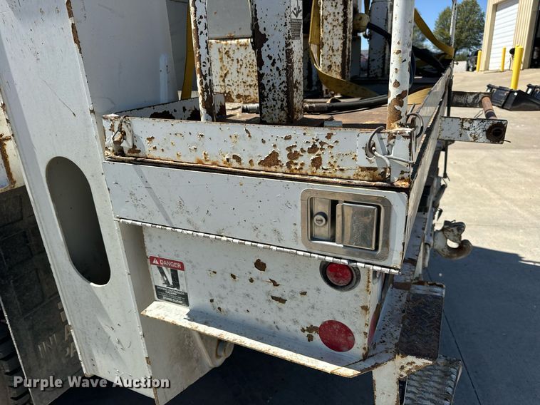 image for item DV1926 2012 Kenworth digger derrick truck