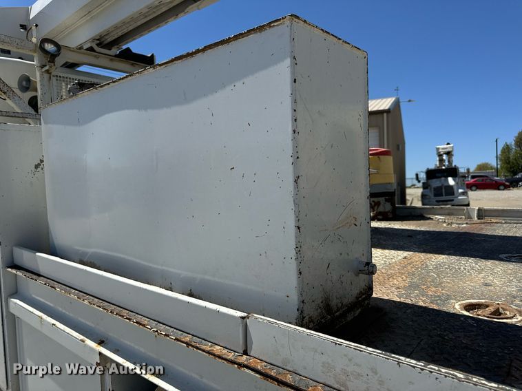 image for item DV1926 2012 Kenworth digger derrick truck