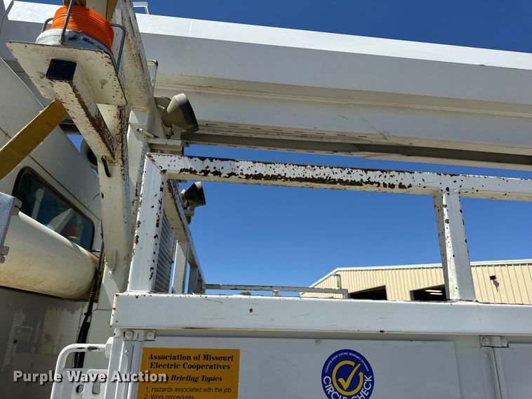 image for item DV1926 2012 Kenworth digger derrick truck