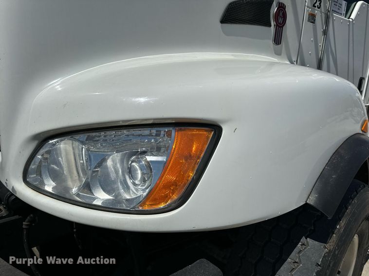 image for item DV1926 2012 Kenworth digger derrick truck