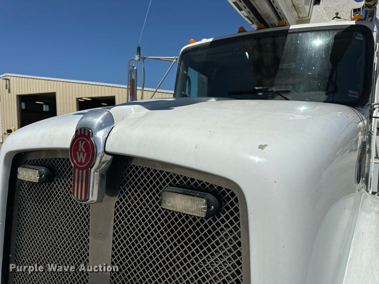 image for item DV1926 2012 Kenworth digger derrick truck