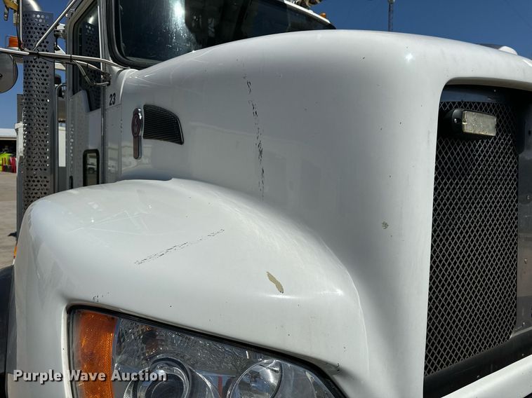 image for item DV1926 2012 Kenworth digger derrick truck