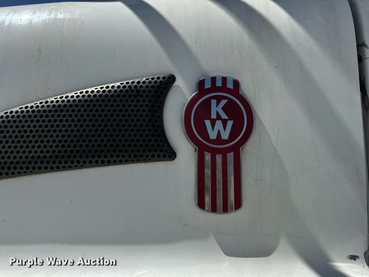 image for item DV1926 2012 Kenworth digger derrick truck