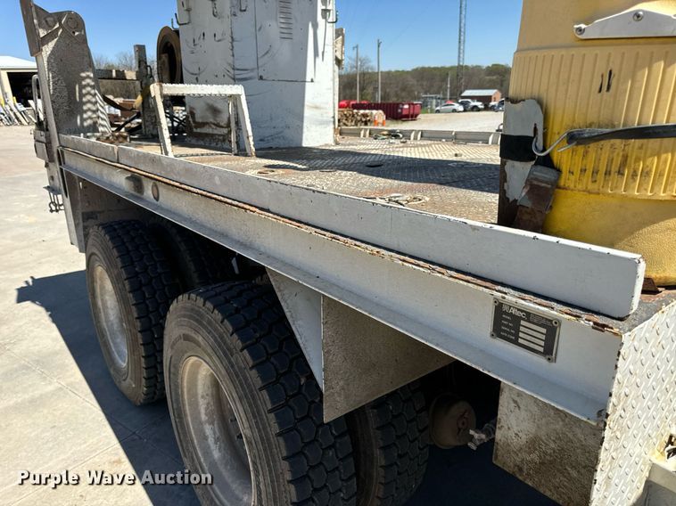 image for item DV1926 2012 Kenworth digger derrick truck