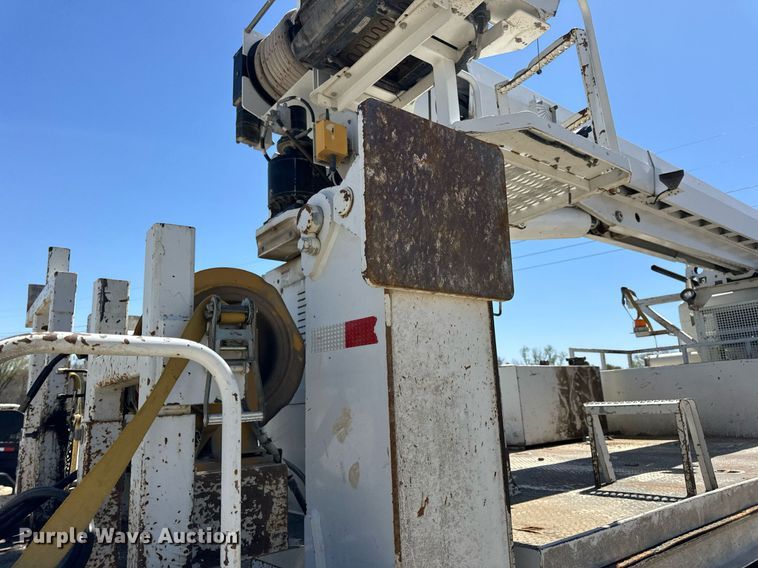 image for item DV1926 2012 Kenworth digger derrick truck