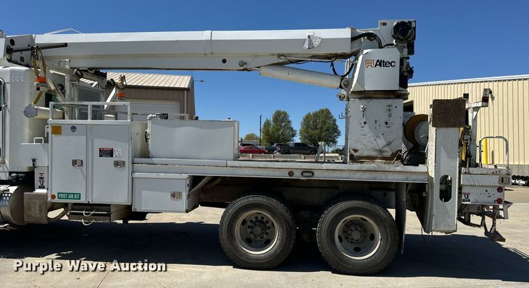 image for item DV1926 2012 Kenworth digger derrick truck