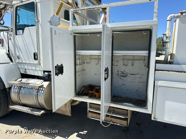 image for item DV1926 2012 Kenworth digger derrick truck