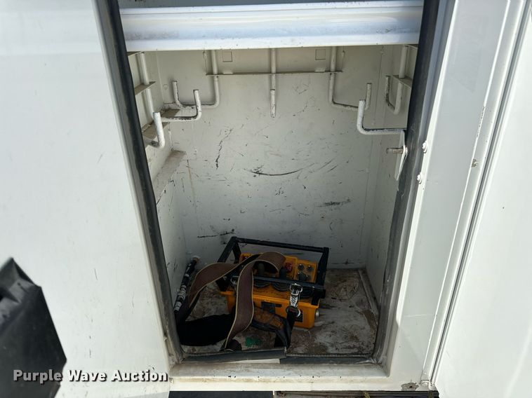 image for item DV1926 2012 Kenworth digger derrick truck