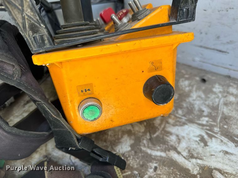 image for item DV1926 2012 Kenworth digger derrick truck