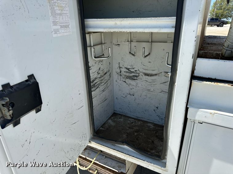 image for item DV1926 2012 Kenworth digger derrick truck