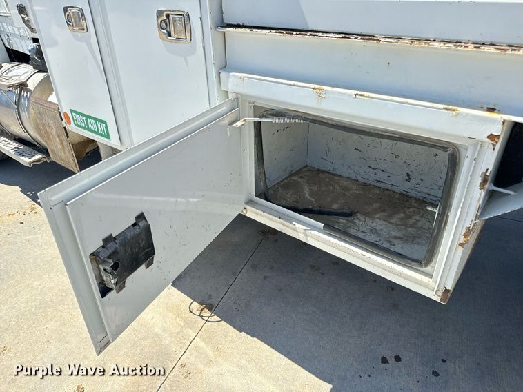 image for item DV1926 2012 Kenworth digger derrick truck