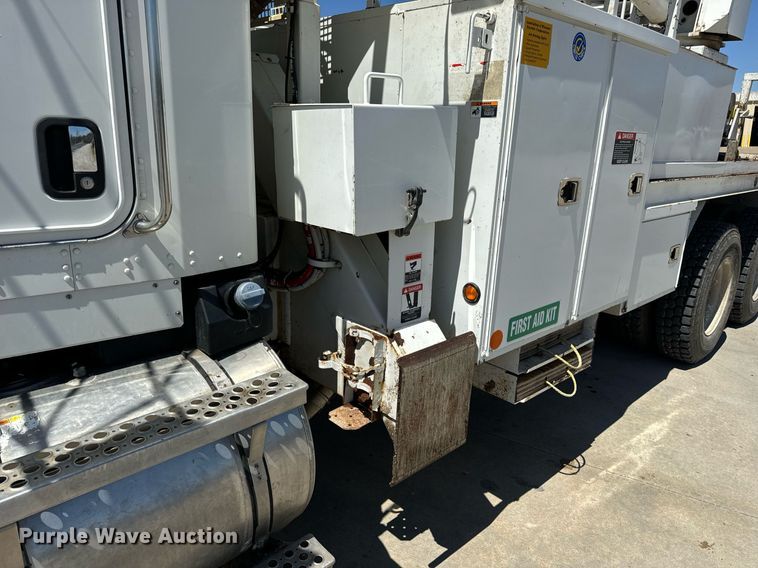 image for item DV1926 2012 Kenworth digger derrick truck