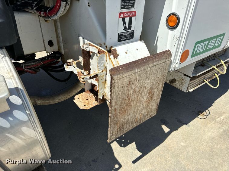 image for item DV1926 2012 Kenworth digger derrick truck