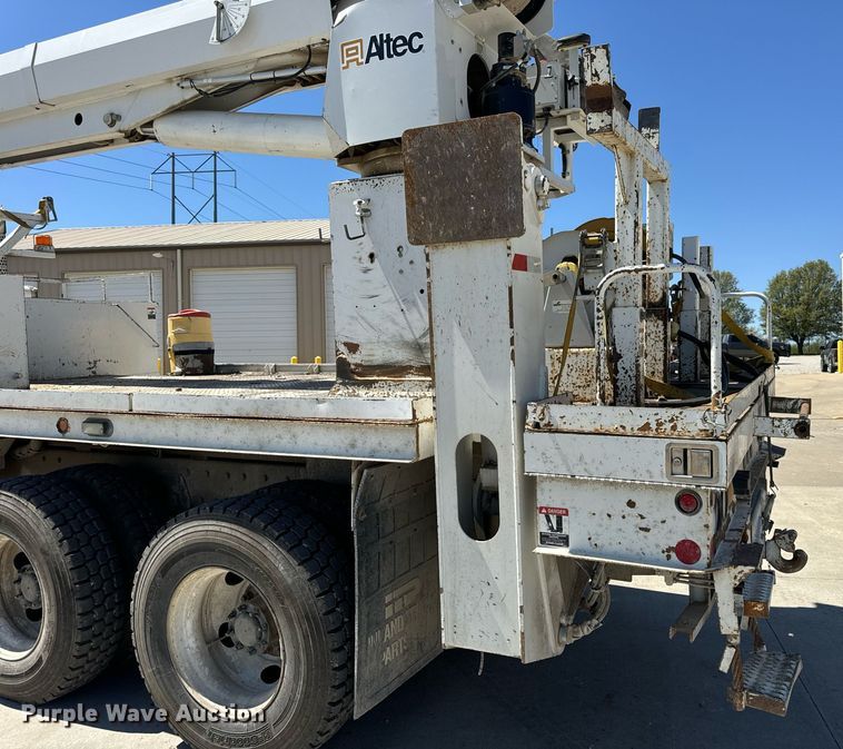 image for item DV1926 2012 Kenworth digger derrick truck