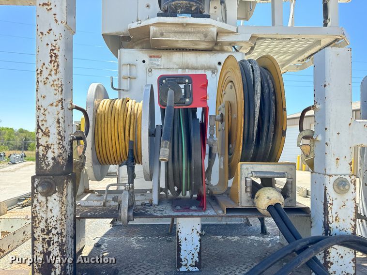 image for item DV1926 2012 Kenworth digger derrick truck