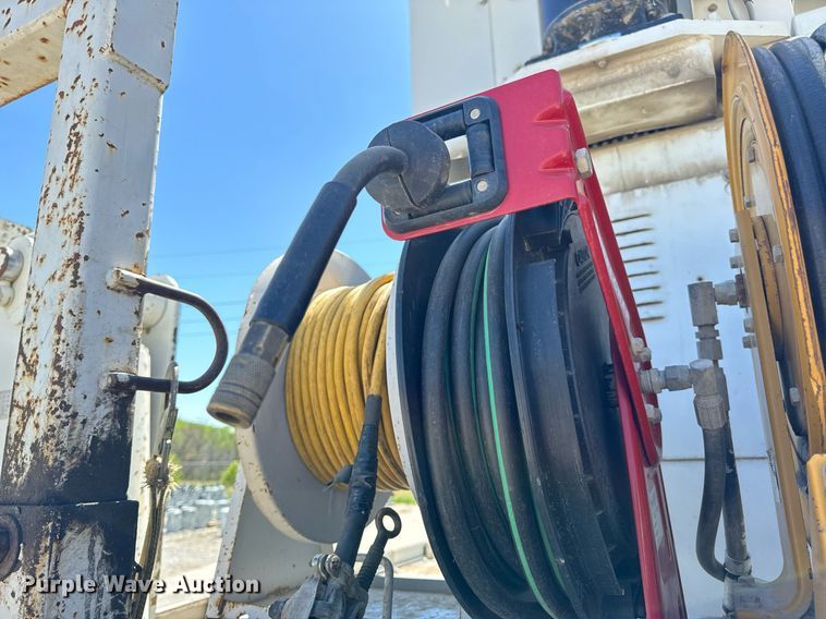 image for item DV1926 2012 Kenworth digger derrick truck