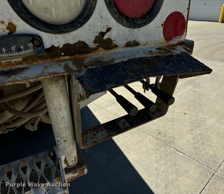 image for item DV1926 2012 Kenworth digger derrick truck