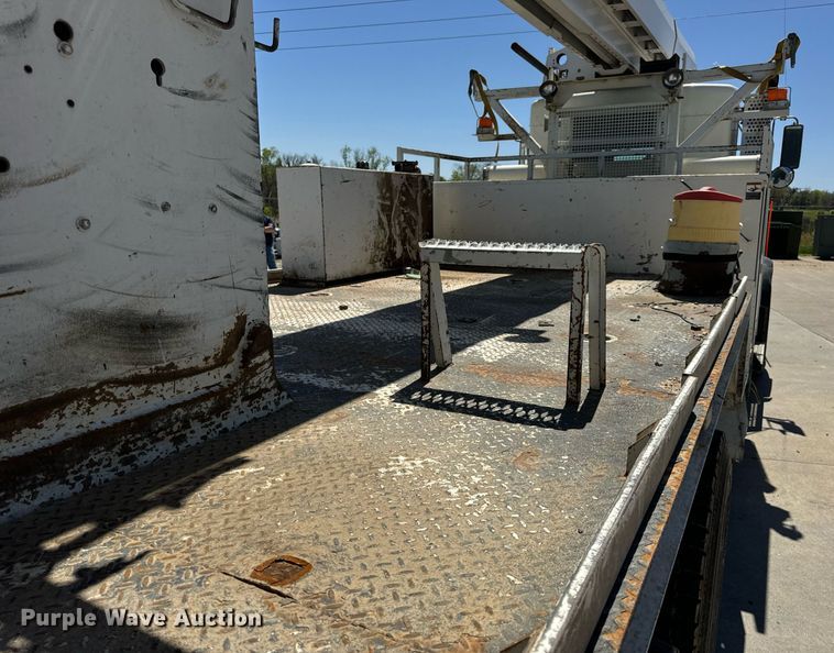 image for item DV1926 2012 Kenworth digger derrick truck