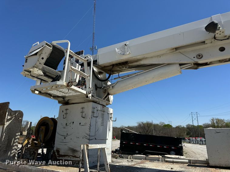 image for item DV1926 2012 Kenworth digger derrick truck