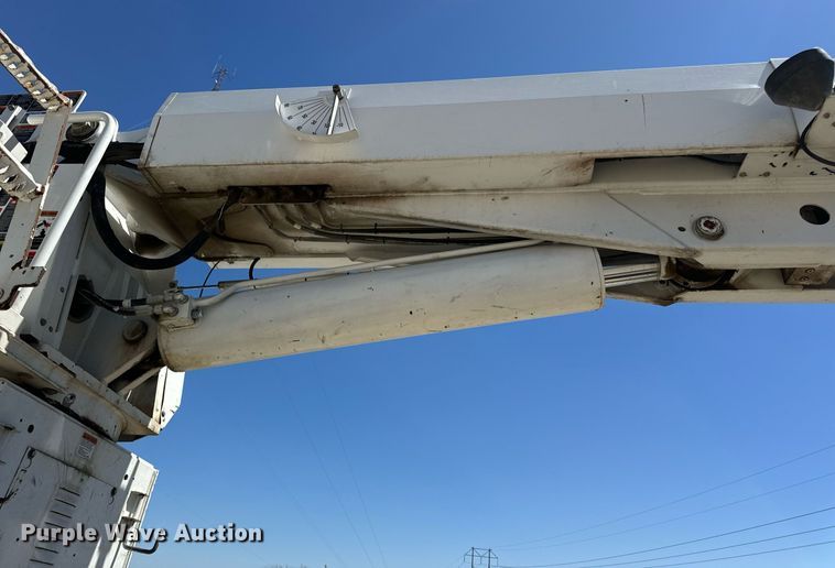 image for item DV1926 2012 Kenworth digger derrick truck