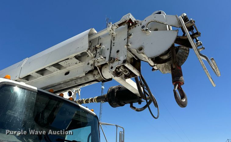 image for item DV1926 2012 Kenworth digger derrick truck