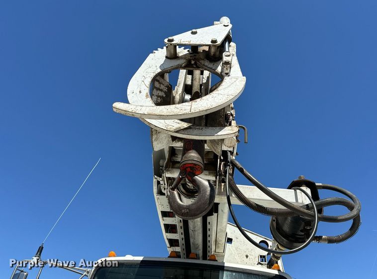 image for item DV1926 2012 Kenworth digger derrick truck