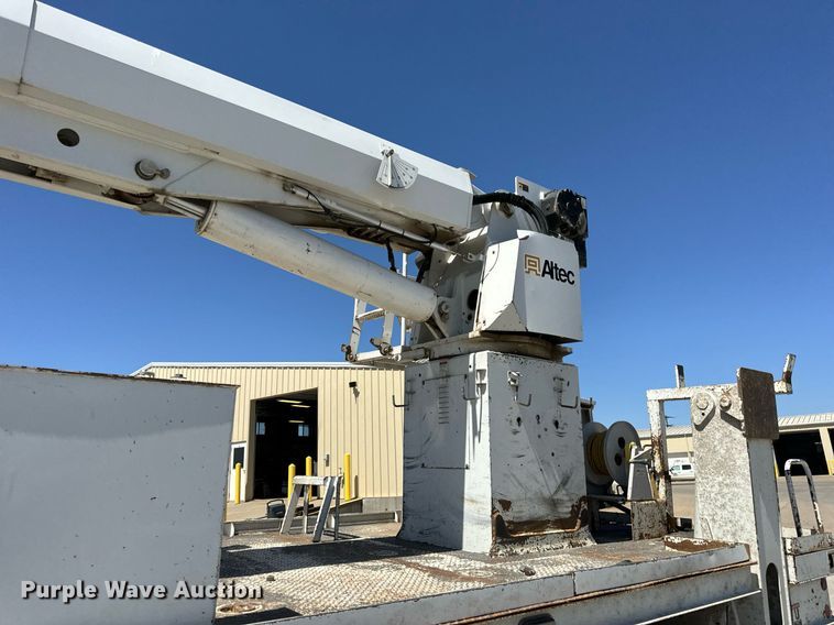 image for item DV1926 2012 Kenworth digger derrick truck